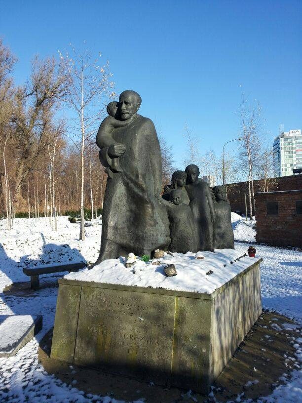 Janusz%20Korczak%27s%20cenotaph%2C%20Warsaw%2C%20Poland%20by%20Alessandra%20Li%20Pomi%20-%2003.jpg